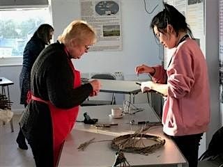 WORKSHOP: MAKING CHRISTMAS STARS AND BAUBLES WITH WILLOW