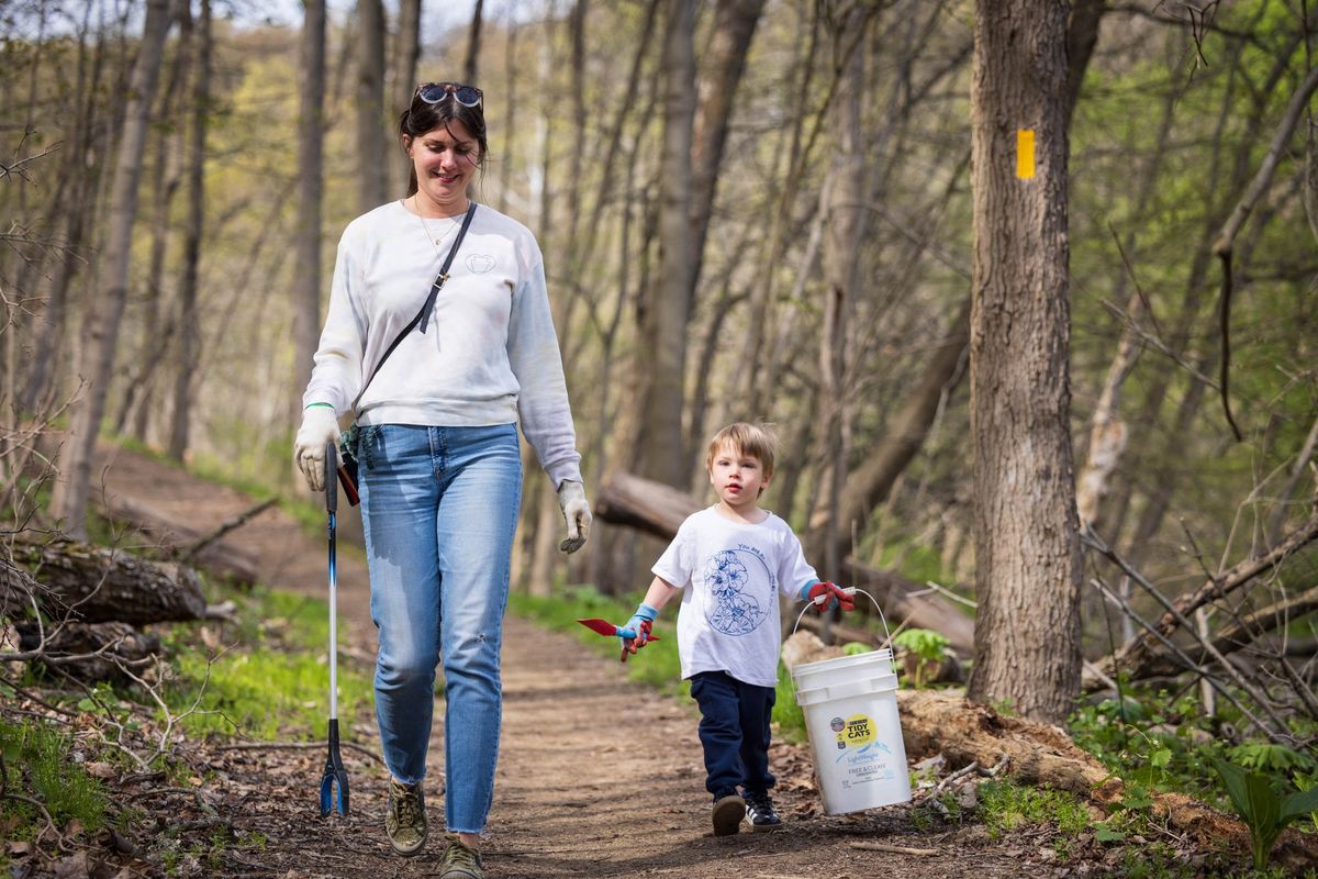 Volunteer Litter Cleanup