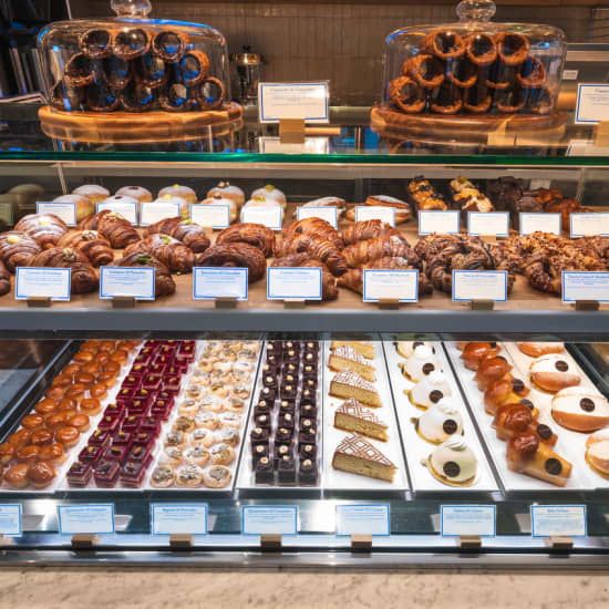 Thanksgiving Parade Brunch Indoor View - Eataly Caff\u00e9 Rockefeller Center