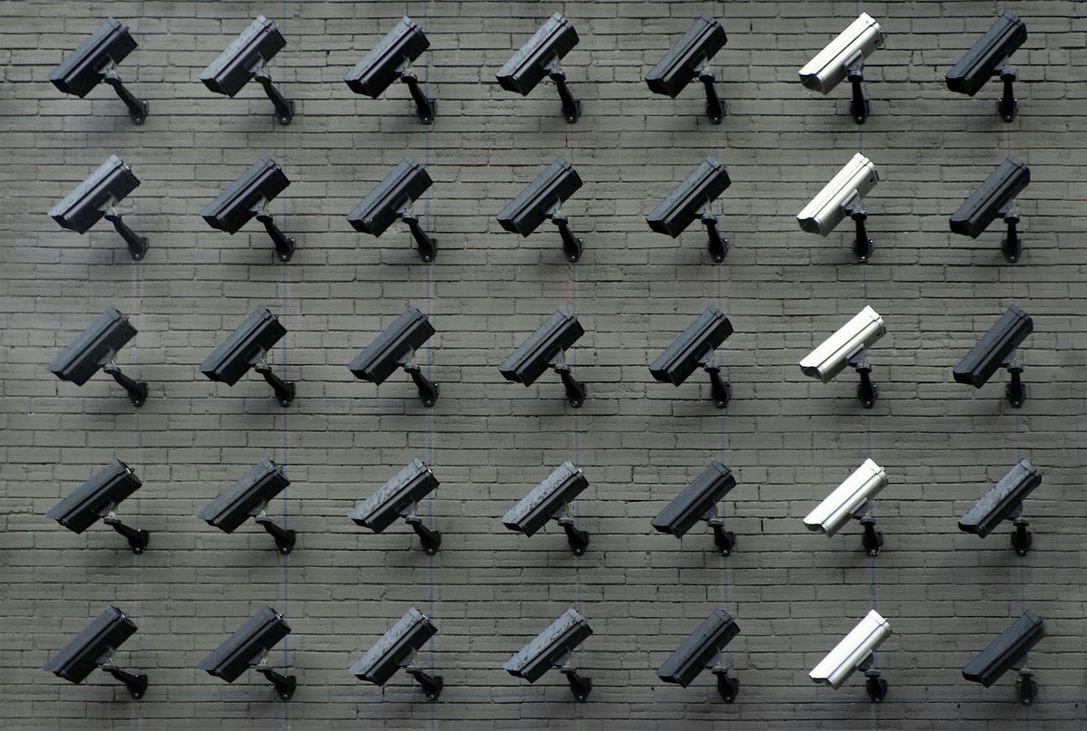 The HAL 9000 Dilemma: exploring AI-based online surveillance