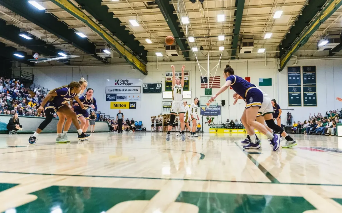 Dean College Bulldogs at Vermont Catamounts Womens Basketball