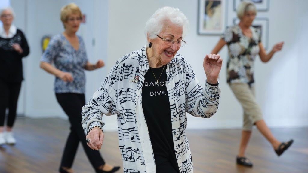 Intermediate Line Dance with Diane