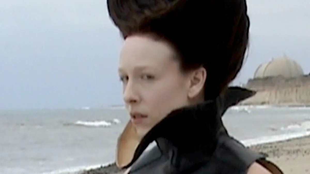 Allie X in City of New York