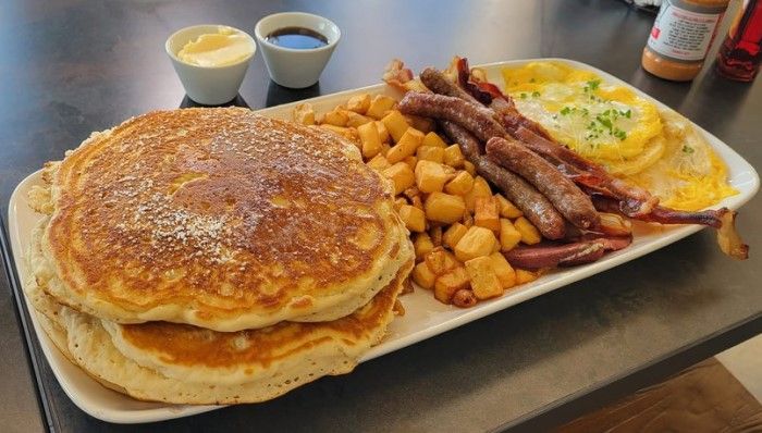 Wisconsin Cafe's "Big Porker" Breakfast Challenge in Manitowoc, Wisconsin!!