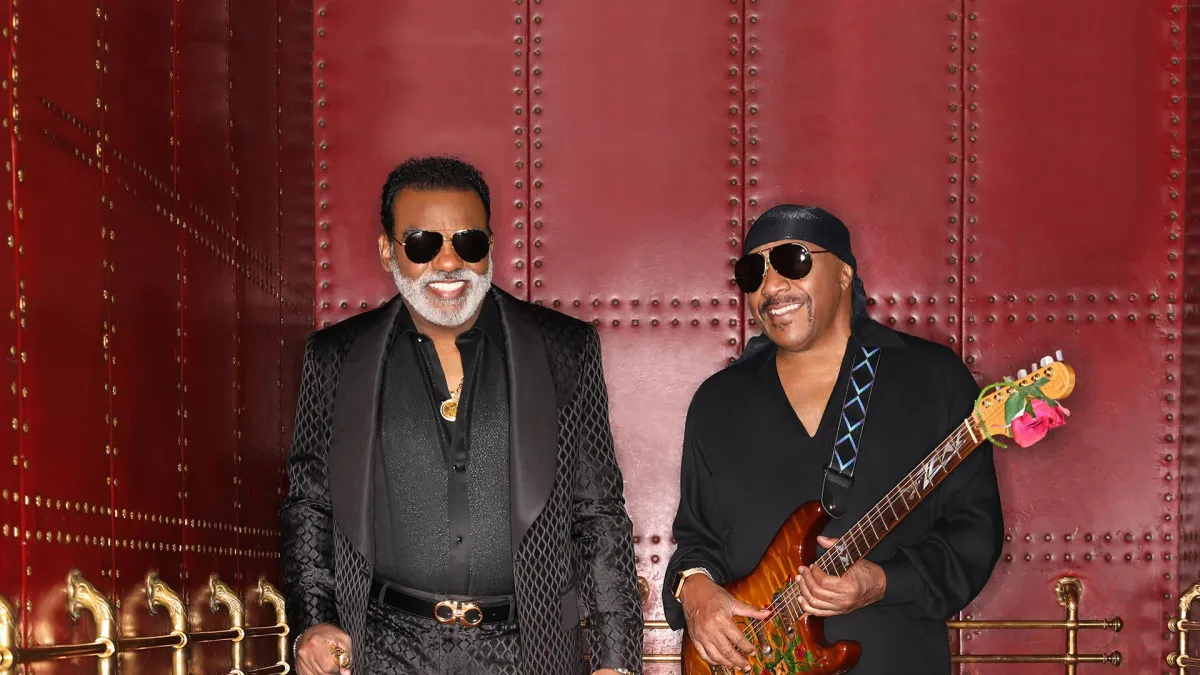 The Isley Brothers, Commodores in Costa Mesa