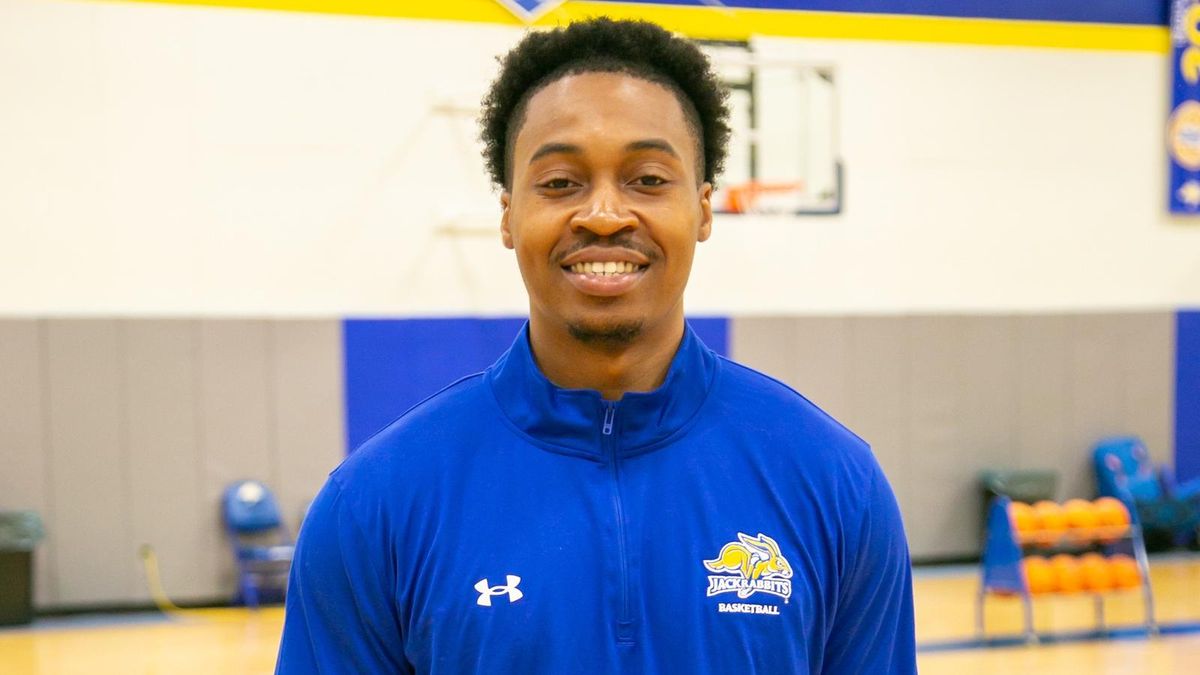 Parking South Dakota State Jackrabbits at Omaha Mavericks Womens Basketball