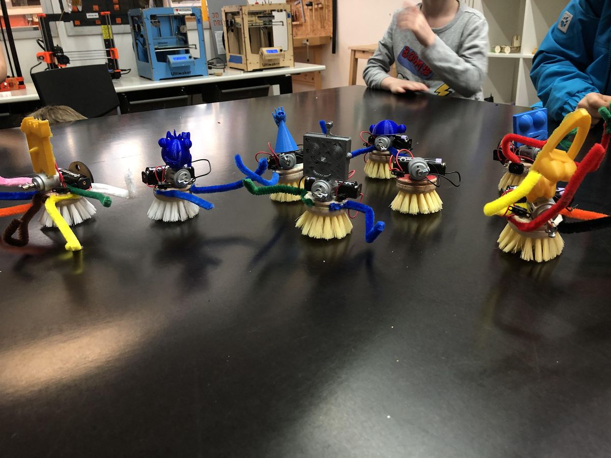 FabLabKids: Mini-Roboter selber bauen - 3D modellieren, lasern, l\u00f6ten
