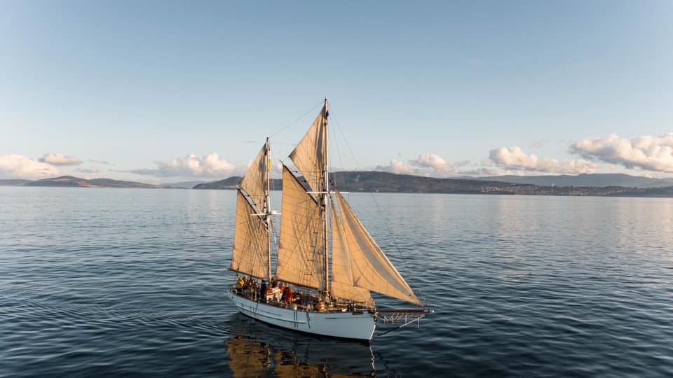 Full day sail to the Iron Pot