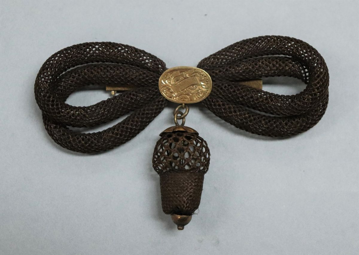 Hybrid Tuesday Talk: Tokens of Love, Regard, and Loss: Looking at Hair Jewelry in the DAR Museum
