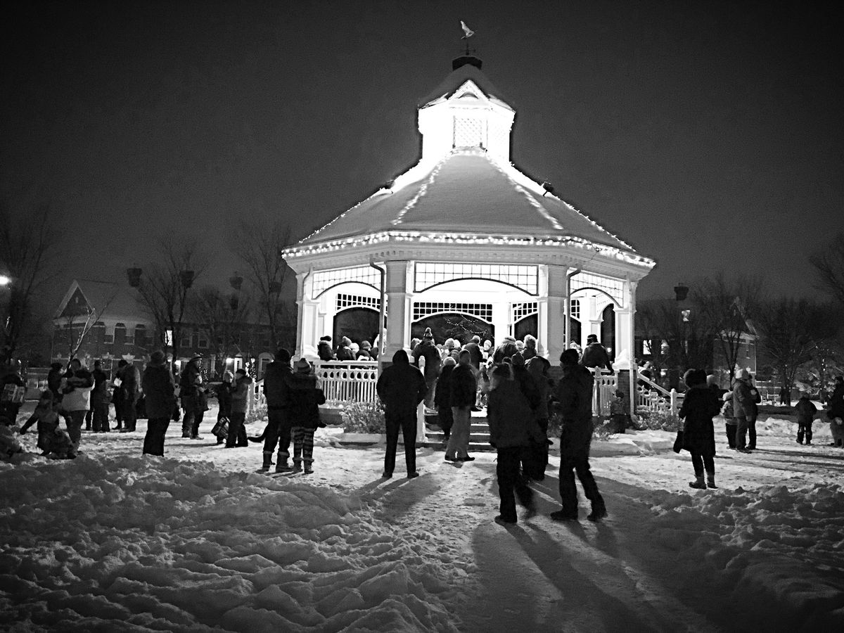 Christmas Eve Caroling in McKenzie Towne