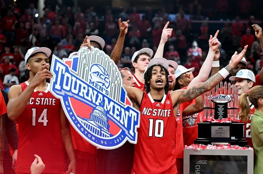 Kansas Jayhawks vs. North Carolina State Wolfpack at Allen Fieldhouse