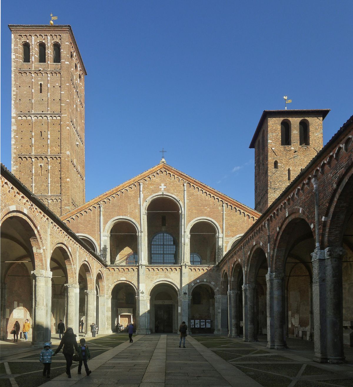 SANTAMBROGIO E SAN VITTORE IN CIEL DORO - Vista Alla Basilica, Basilica ...