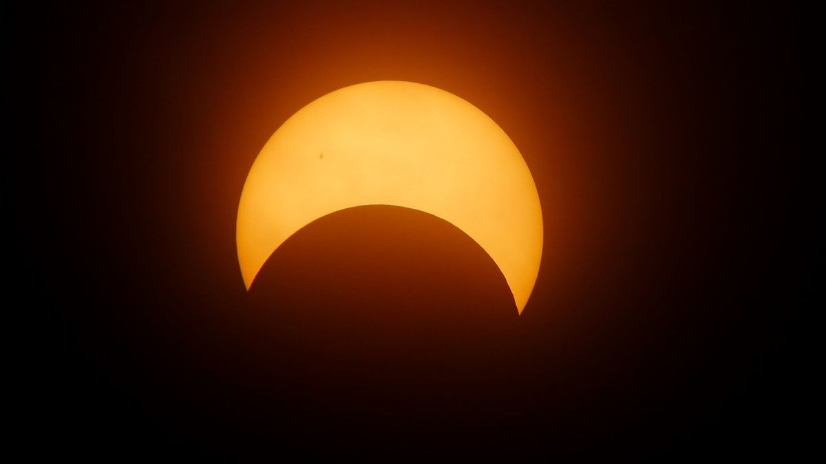 Live Show: Eclipse Lite: A Partial Solar Eclipse