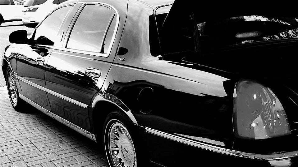 Flint Bishop International (FNT) Limo & Black Car Service