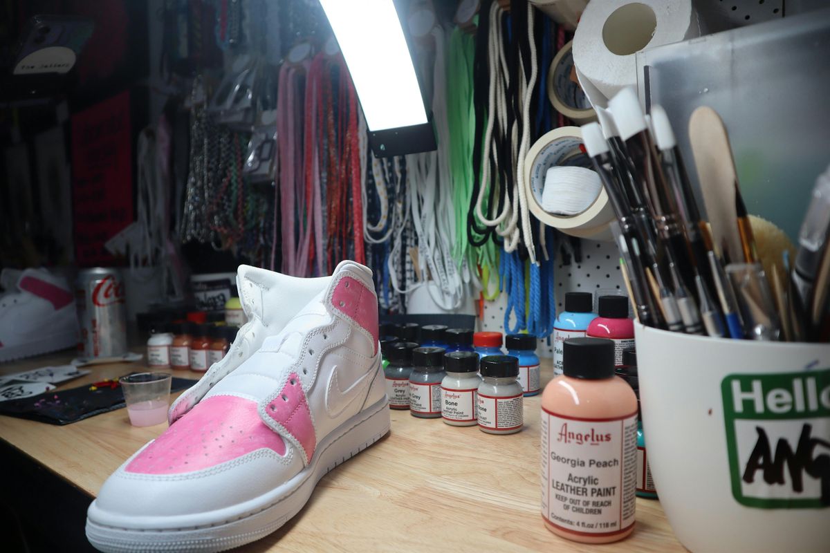 Custom Sneaker Painting Workshop OCTOBER - HALLOWEEN