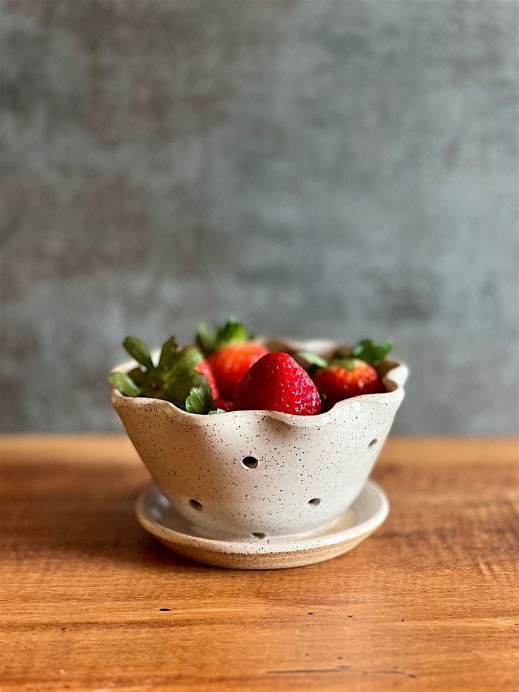 Make Berry Bowl on Pottery Wheel for couples  with Khadija Bay\/Dundas