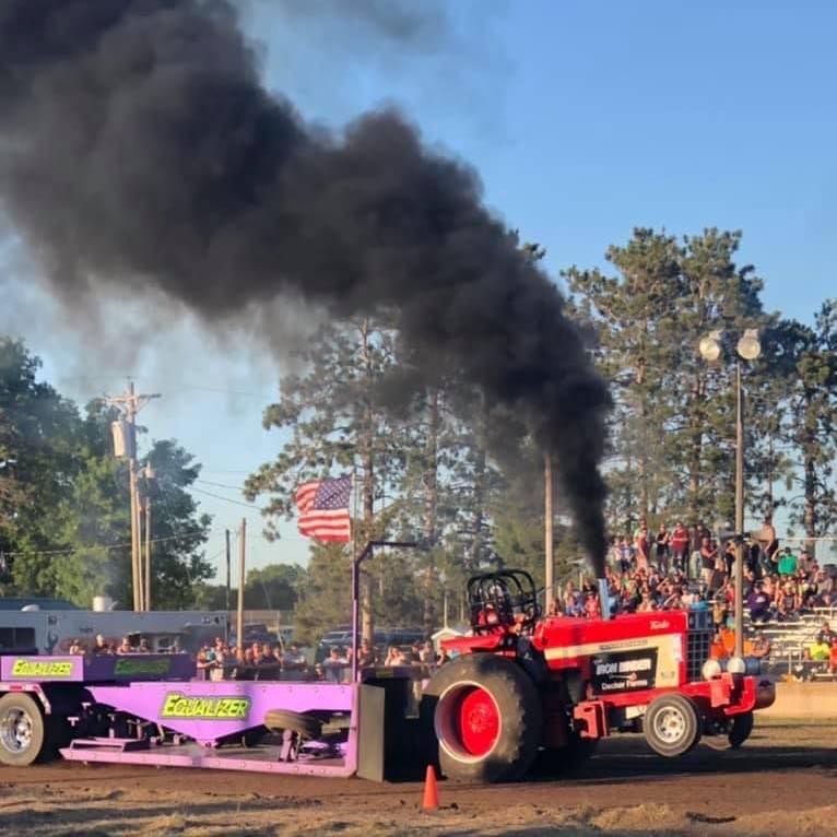 Truck and Tractor Pull at the Smoke N Show