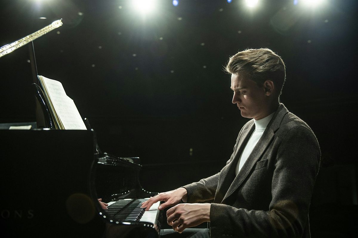 Steinway Artist Maximilian Schairer zu Gast im Steinway Haus Stuttgart