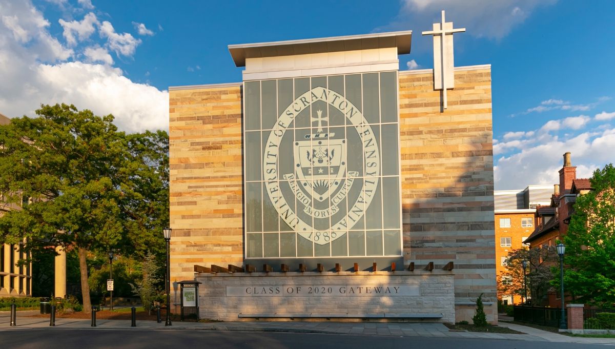 William & Mary Tribe vs. Regent Royals