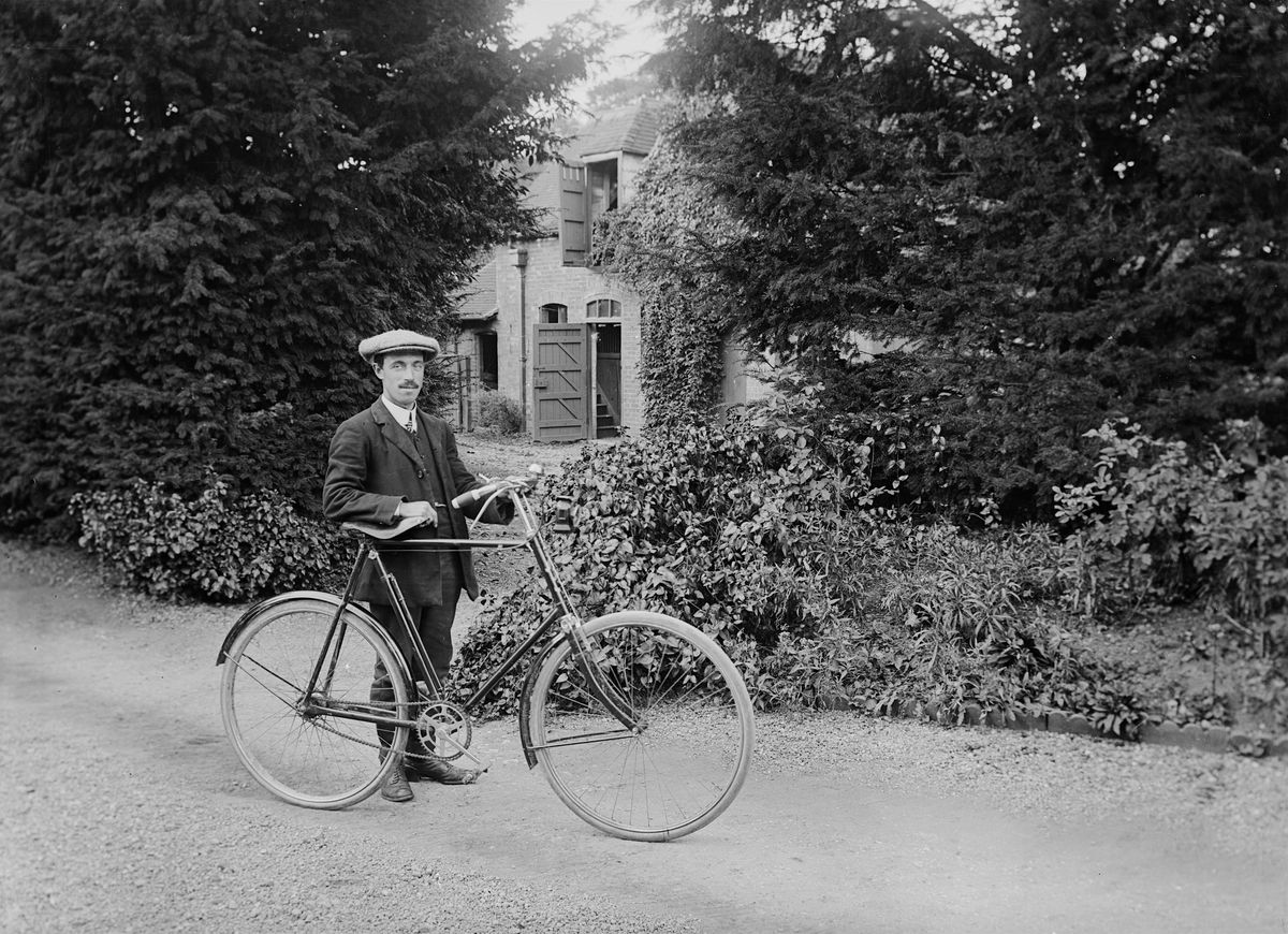 England on Two Wheels \u2013 Exploring 125 Years of Bicycle Touring