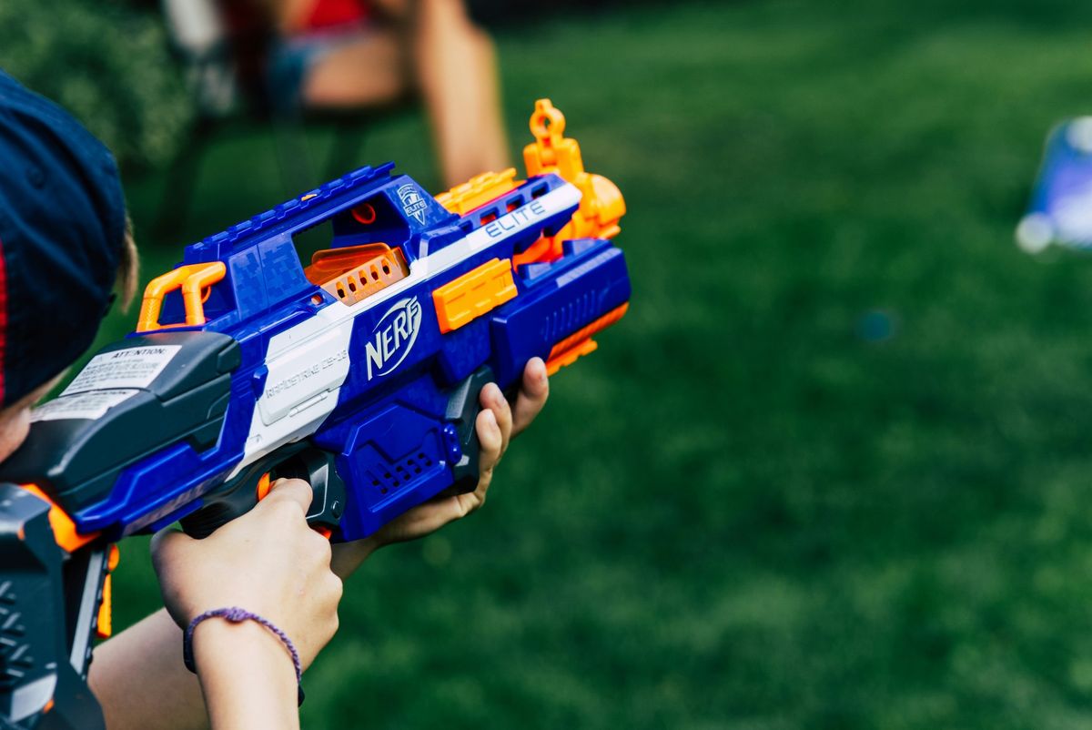 Nerf gun battle for b\u00f8rn