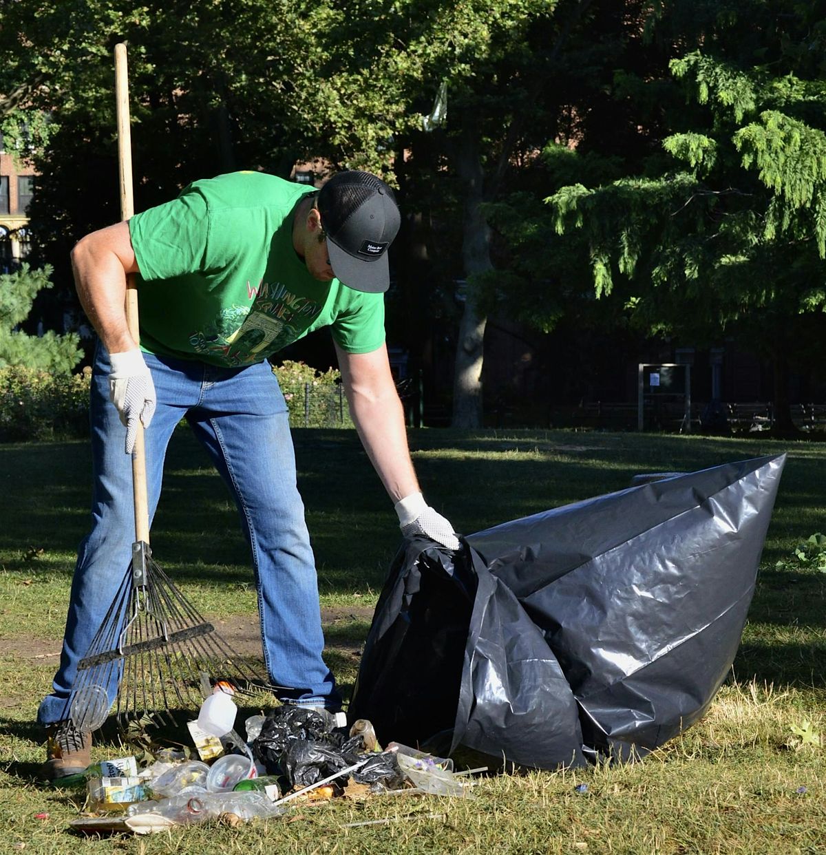 October Community Cleanup: Pitch-in at Washington Square Park