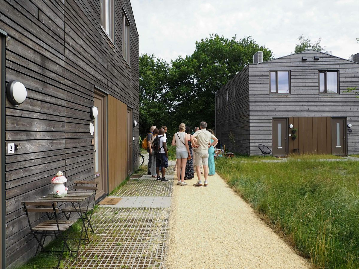 An Unconventional, Affordable Green Home Tour | Minitopia en  Woonbedrijf