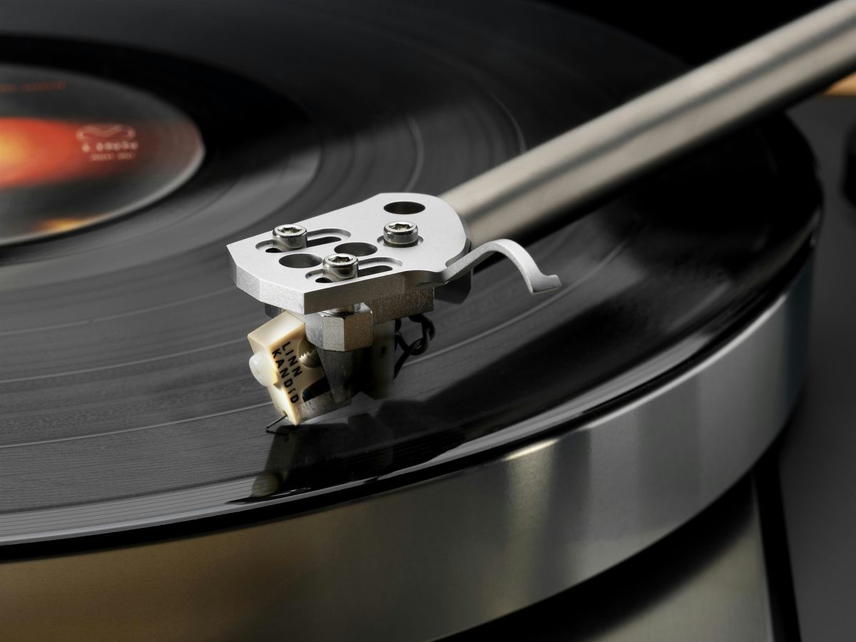 For Vinyl Lovers: Lavish Presents the Legendary Linn LP-12