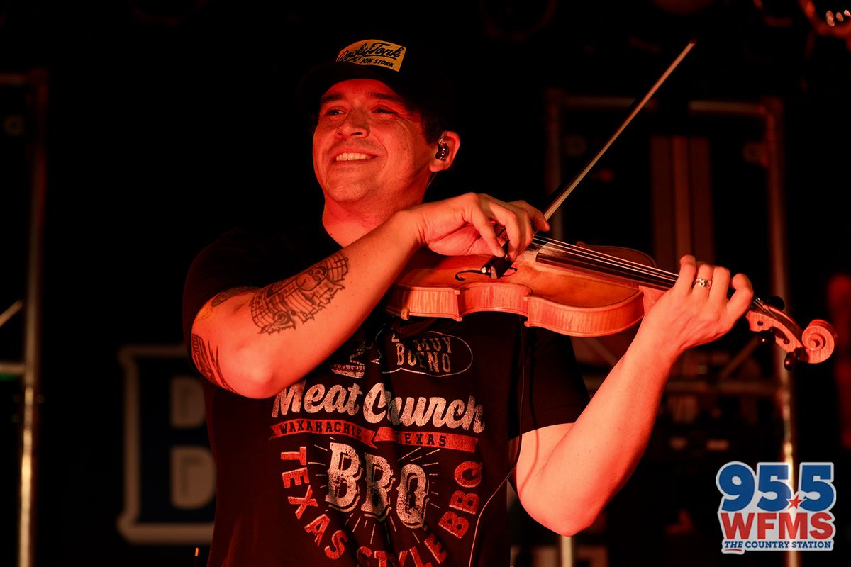 Aaron Watson at Eight Seconds Saloon