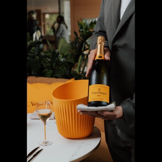 Bubbly Brunch w\/ Veuve Cliquot no Hyatt Regency Lisboa