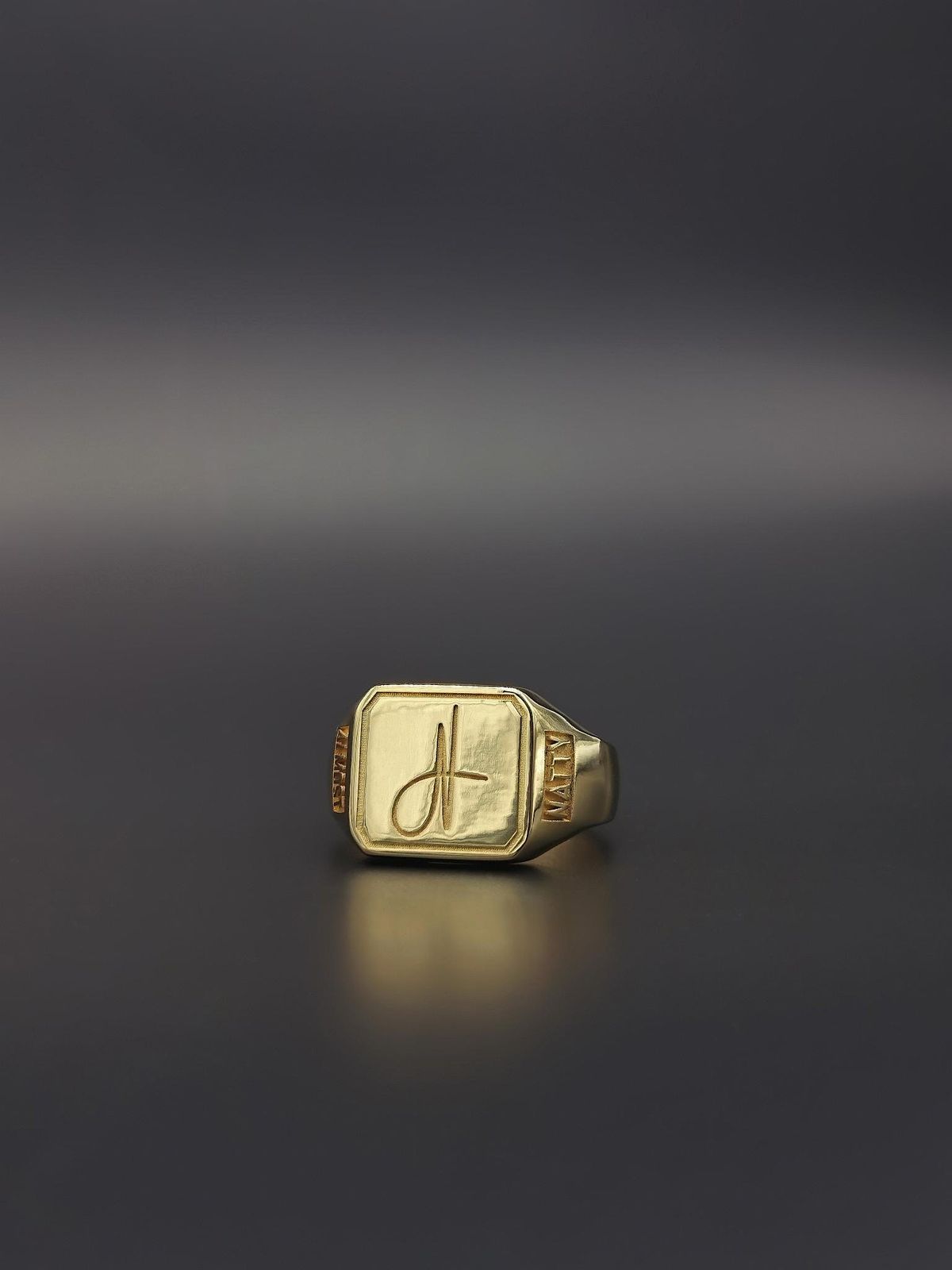 Design Your Own Signet Ring in 3D \/ APRIL