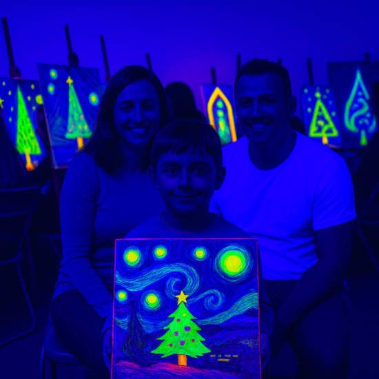 PINTA LUZ \u2013 Taller de pintura ne\u00f3n para ni\u00f1os y familias