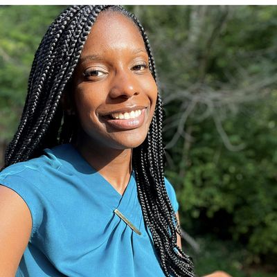 Ashley- Owner of Pretty Busy Moms