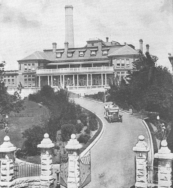 Guided Tour of Carrington Hotel Katoomba