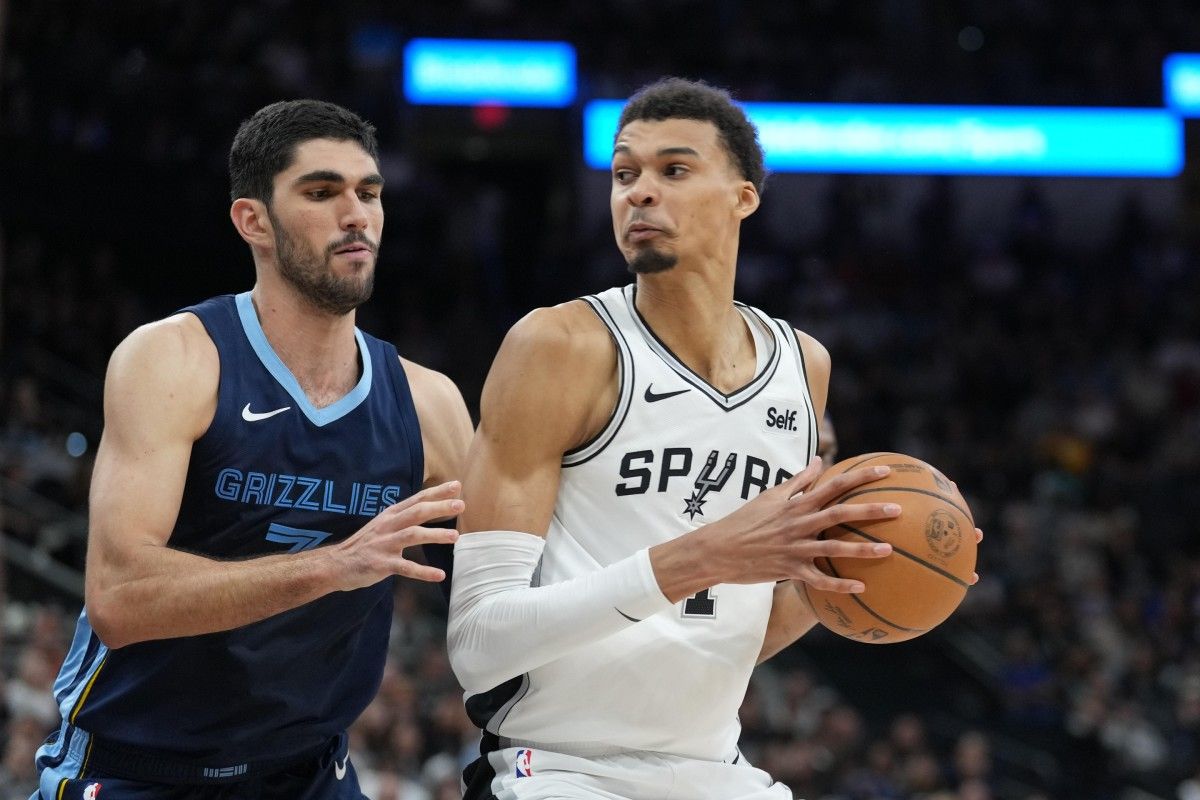 Atlanta Hawks at San Antonio Spurs at Frost Bank Center