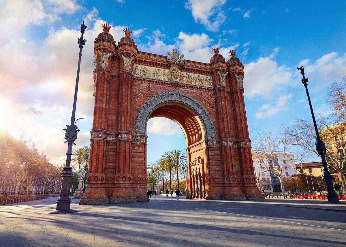 Romantic Barcelona: Outdoor Escape Game for Couples