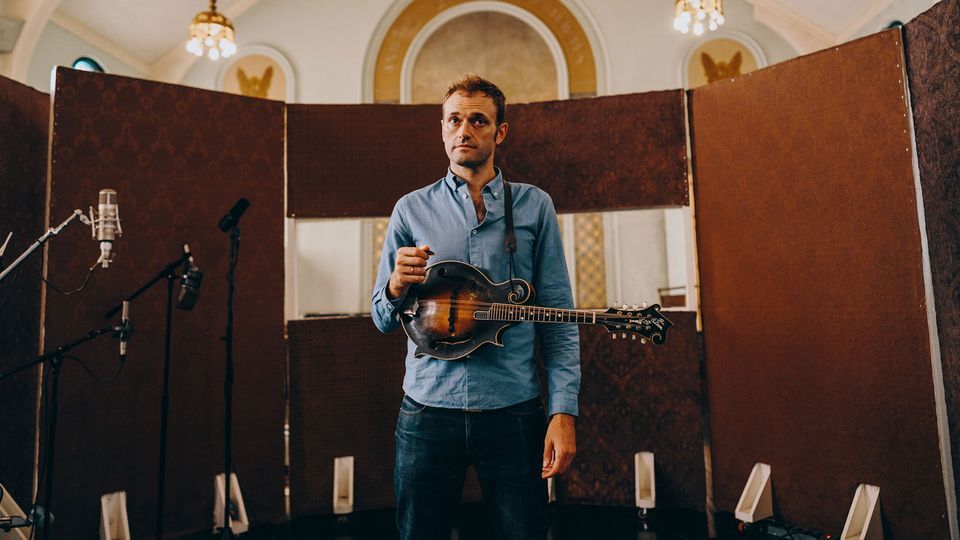 Chris Thile: ATTENTION! A narrative song cycle for extroverted mandolinist and orchestra