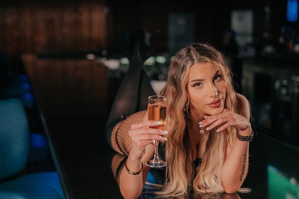 Best Adult Night Club Girls - FREE Limo, Drinks with Entry & VIP Pool Party