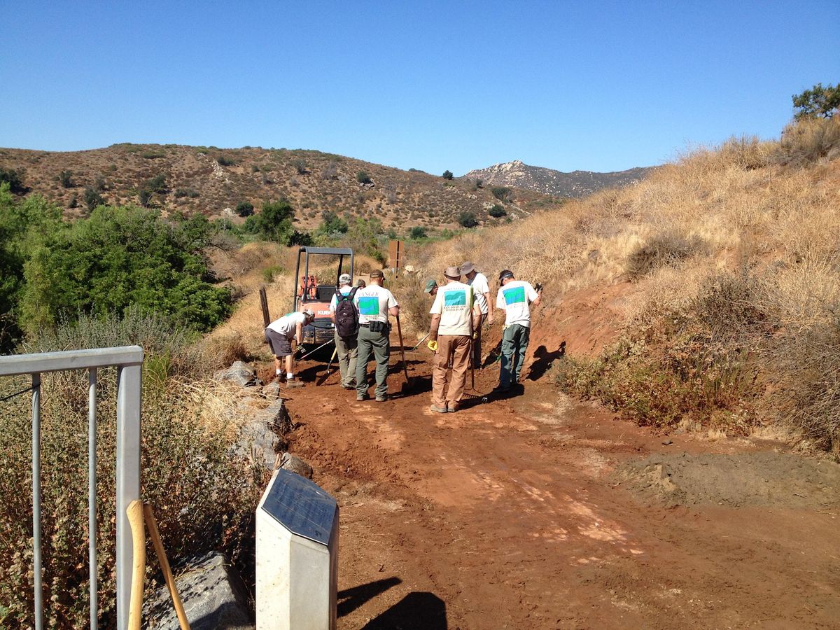 Volunteer Dust Devils Trail Maintenance