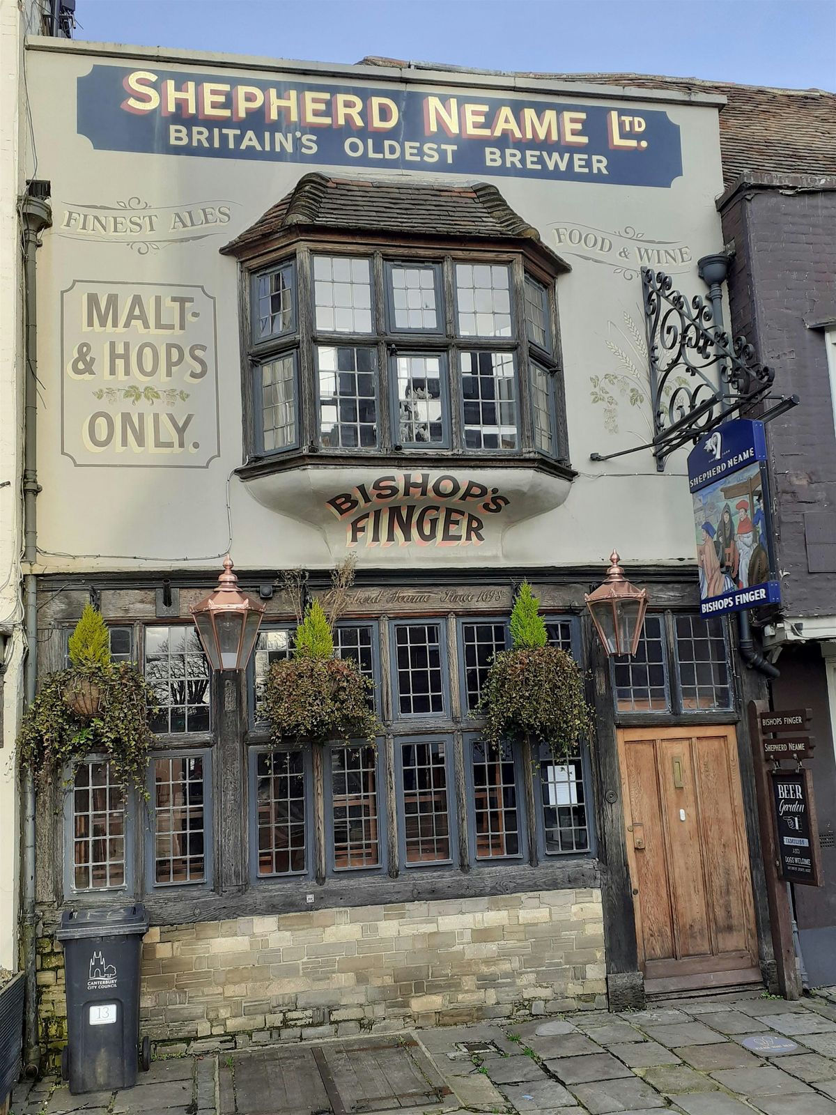 Fascinating tour around Canterbury's historic pubs