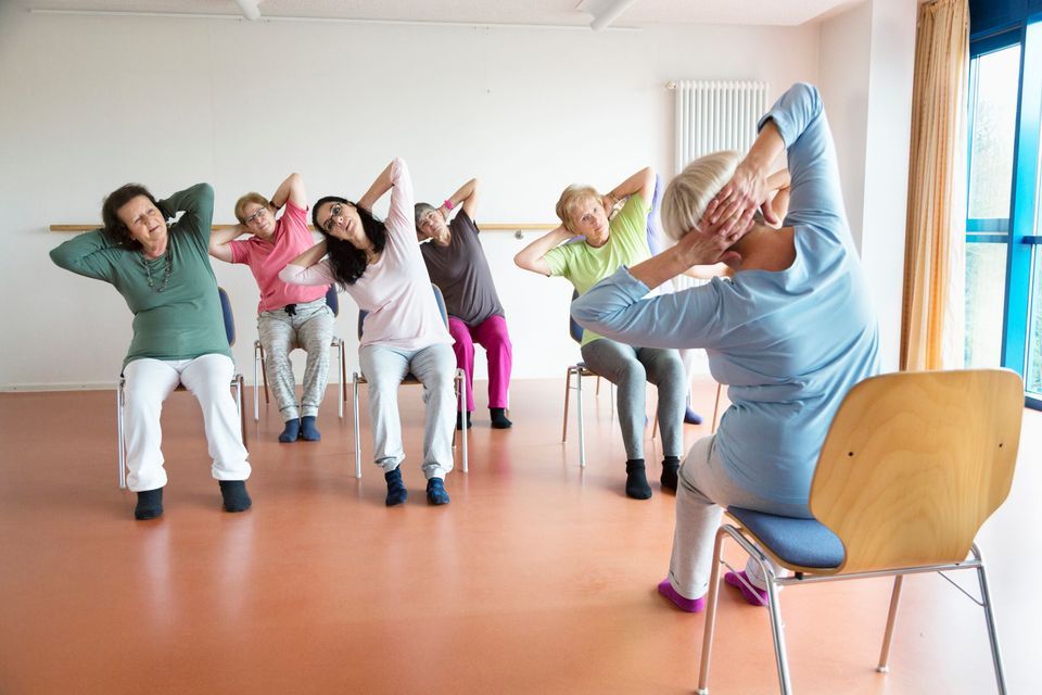 Medisinsk yoga p\u00e5 stoler - kontor\/ senioryoga