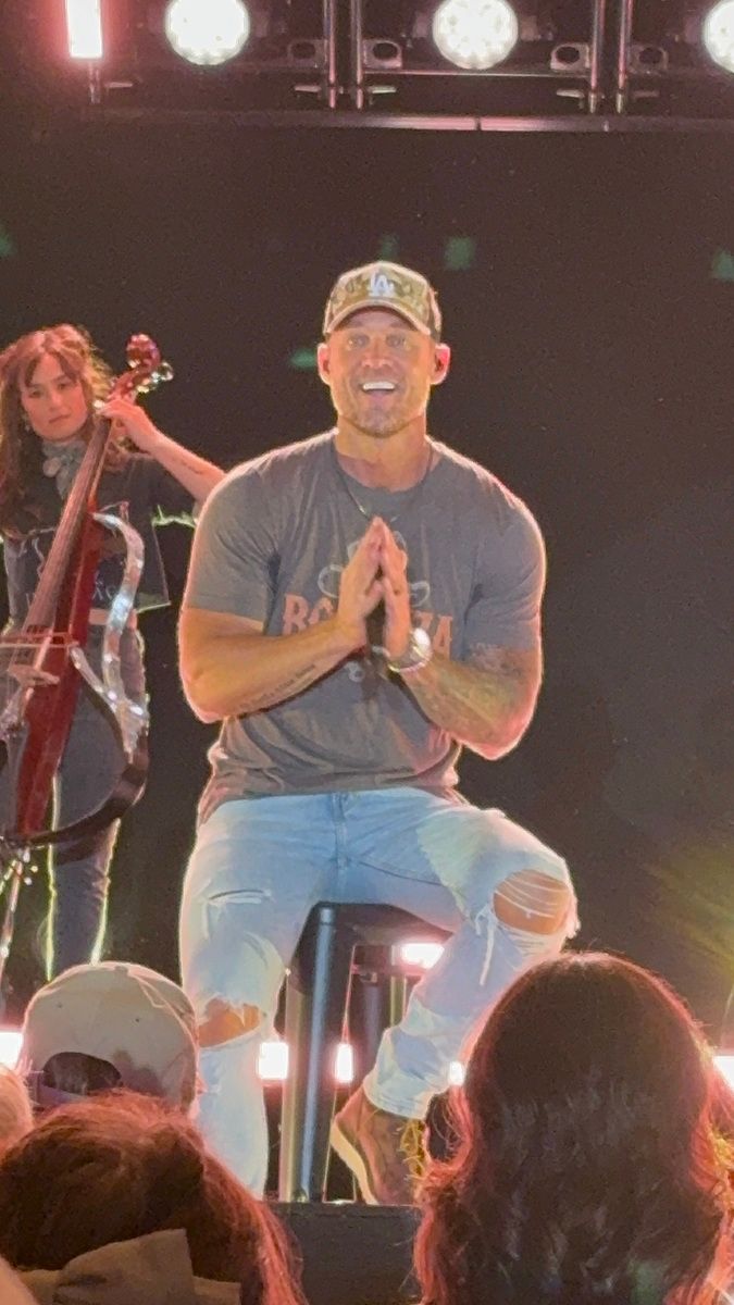 95-5 The Bull Santa Jam: Brett Young