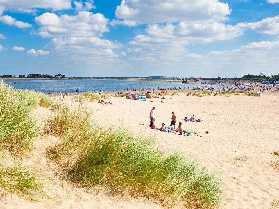 \u041e\u0441\u0442\u0440\u043e\u0432 \u0411\u0440\u0430\u0443\u043d\u0441\u0438 \u0438 \u0421\u0442\u0430\u0434\u043b\u0435\u043d\u0434 (5 \u043c\u0435\u0441\u0442)