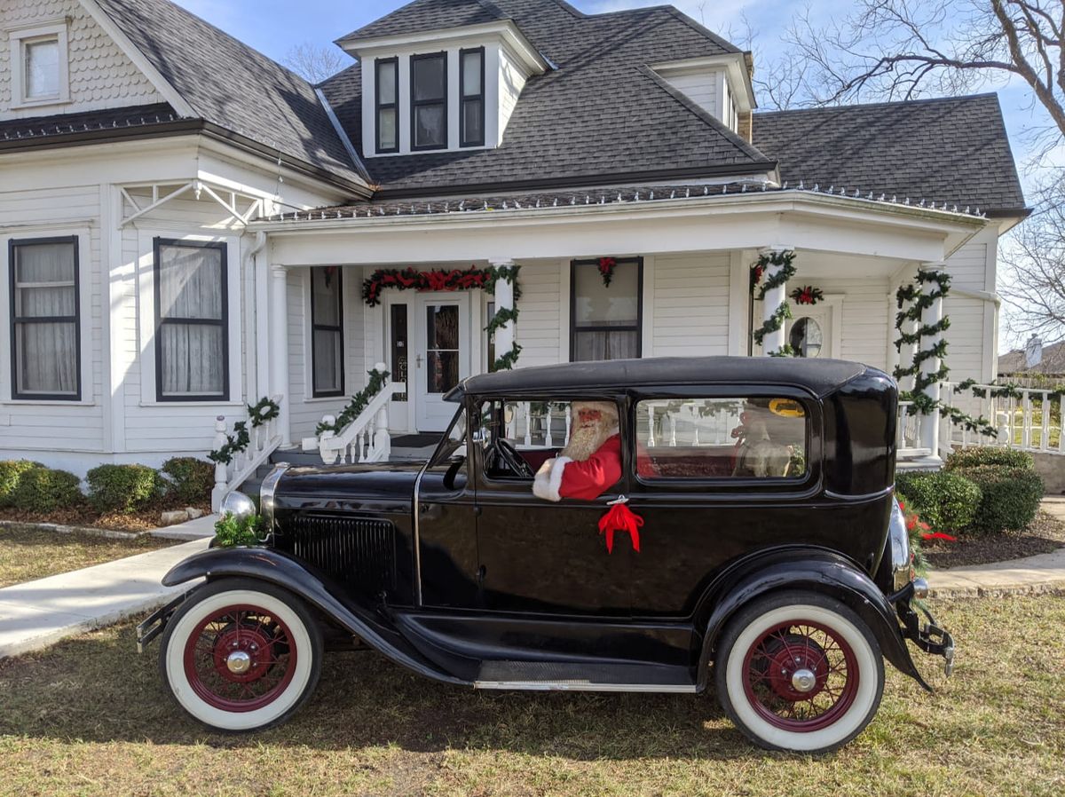 Santa's Visit to Heritage House Partners Museum