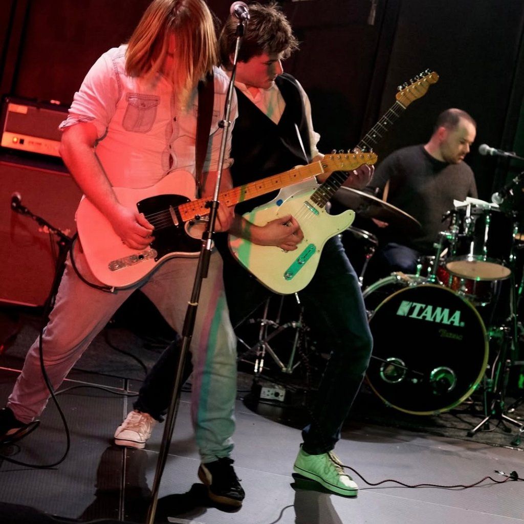 My Status is Quo live at Crossford hall South Lanarkshire