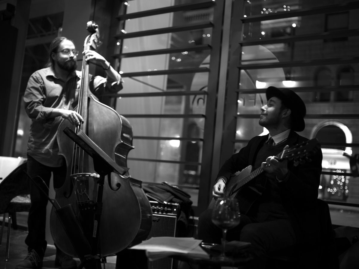 Dazzle Brunch with the Alex Trujillo Bossa Duo