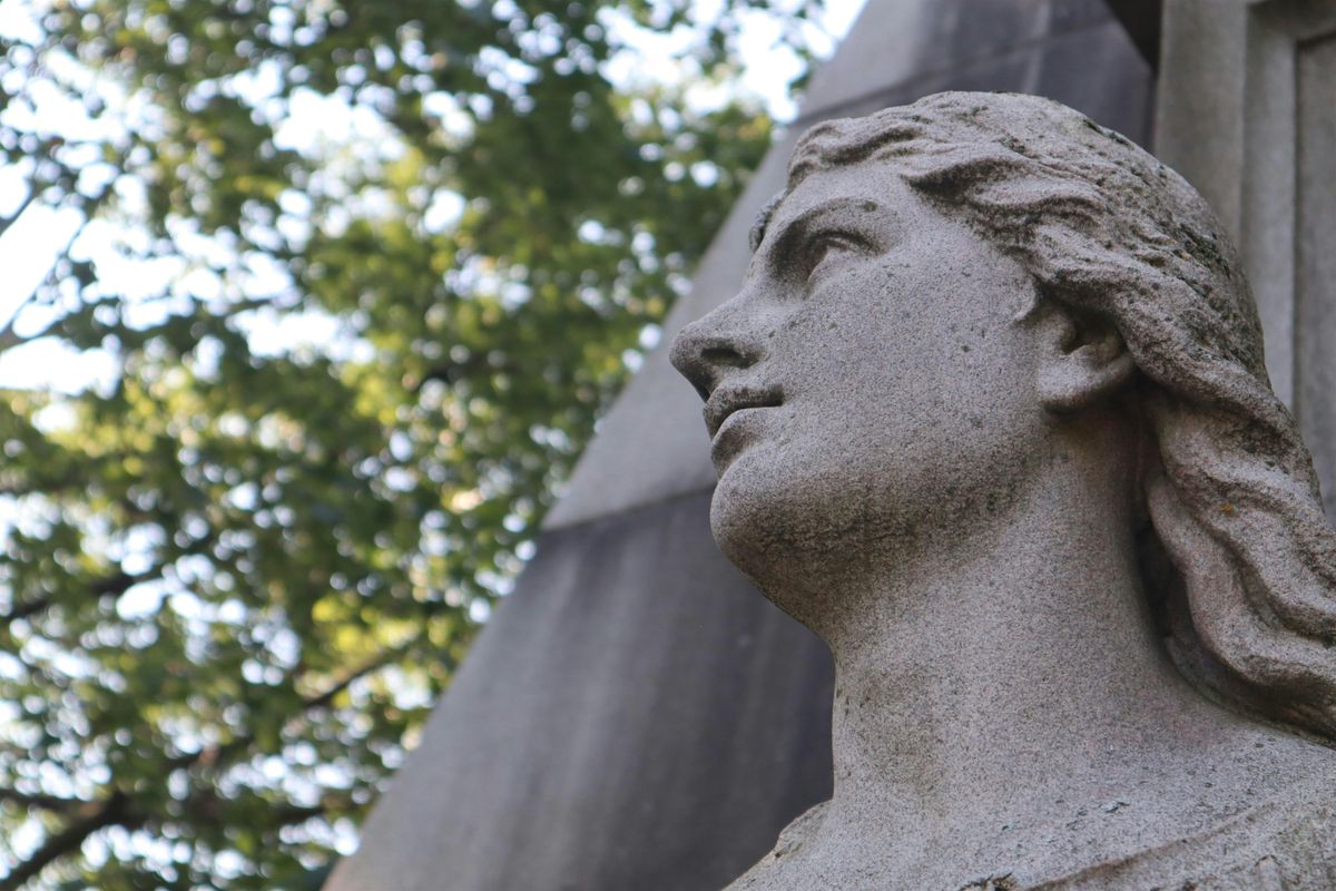 Copy of Graceland Cemetery Symbolism and Architecture Tour