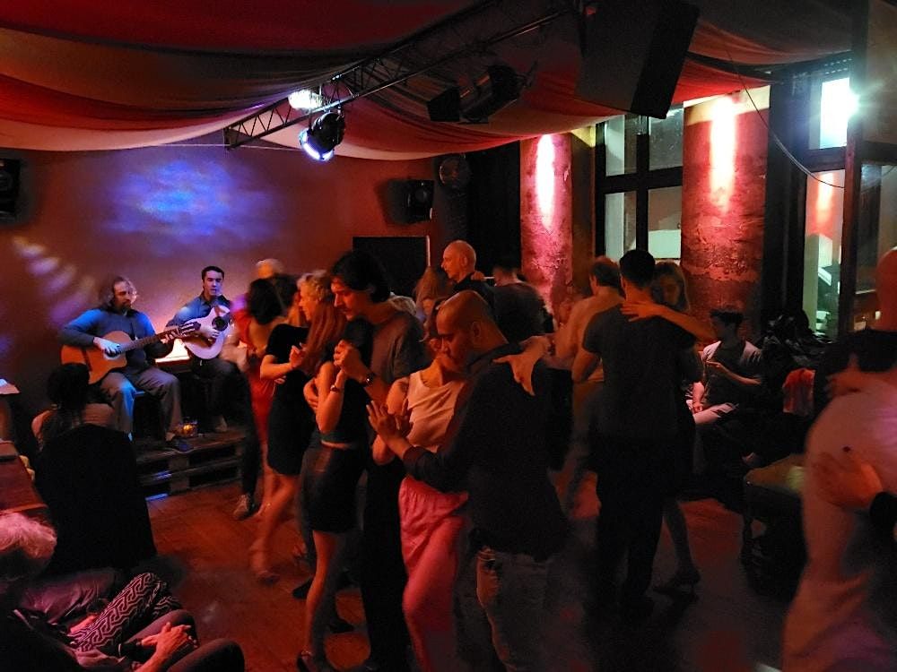 Tango class for all levels in a nice and friendly atmosphere