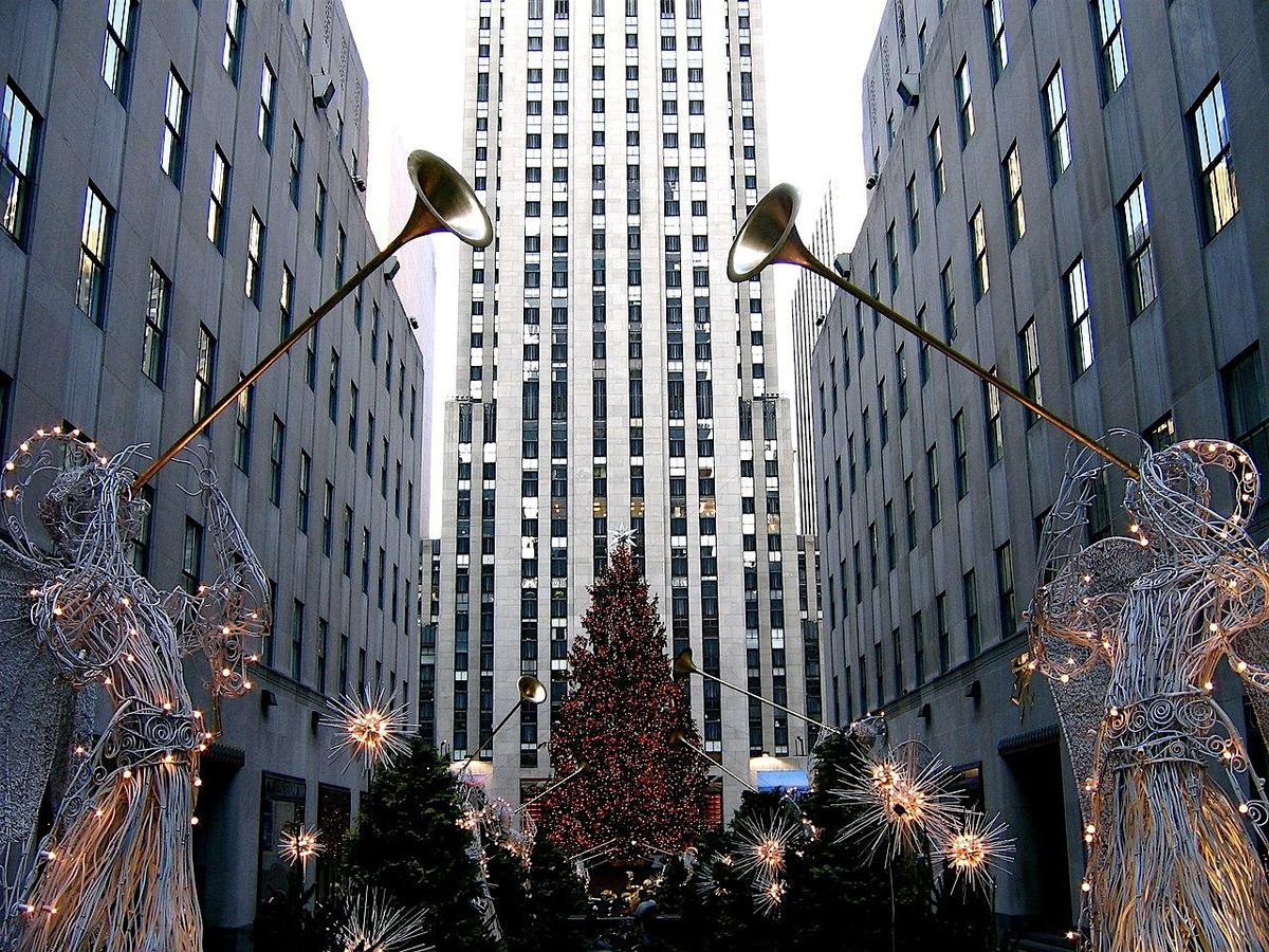 Visit New York City at Christmas Time with Jolly Trolley Charter Tours