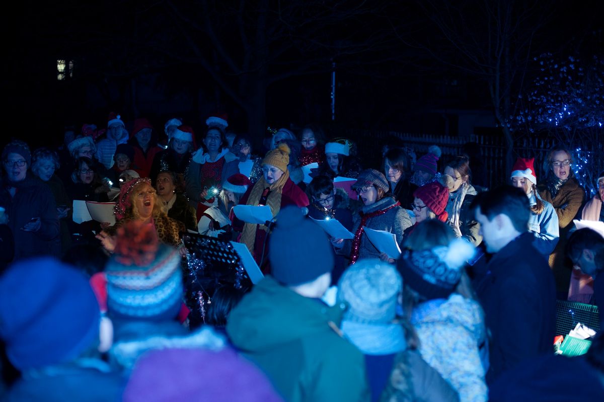 TRADITIONAL CHRISTMAS CAROL SINGALONG IN STATIONERS PARK, N8 -ANNUAL COMMUNITY EVENT - FREE ENTRY